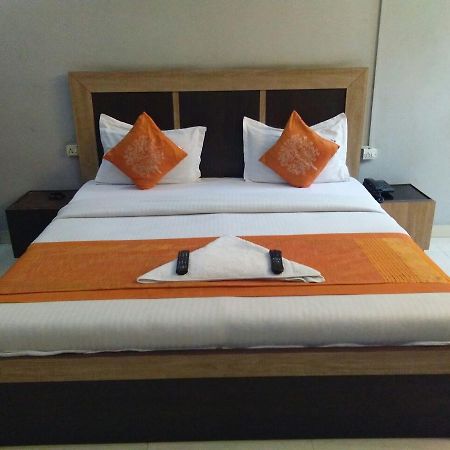 Hotel Samridhi Palace Juhi Bari Ngoại thất bức ảnh